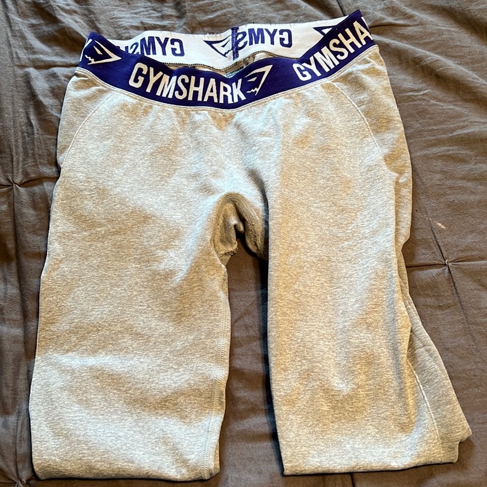 Gym shark leggings